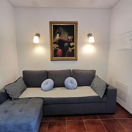 Freistehendes In Colares Mit Grill, Garten Und Terrasse