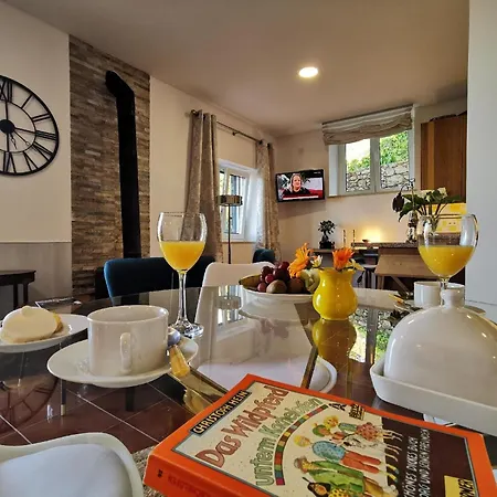 펜션 Freistehendes In Colares Mit Grill, Garten Und Terrasse 신트라