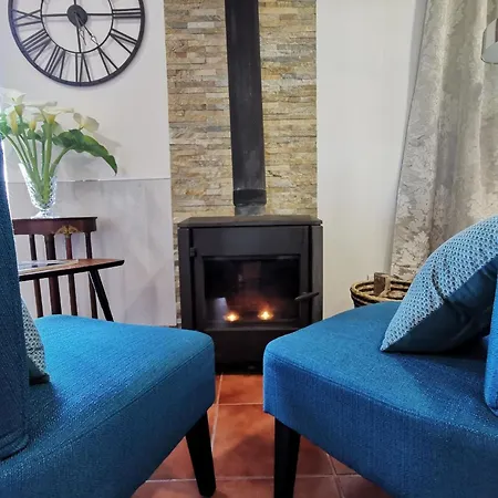 Freistehendes In Colares Mit Grill, Garten Und Terrasse 신트라